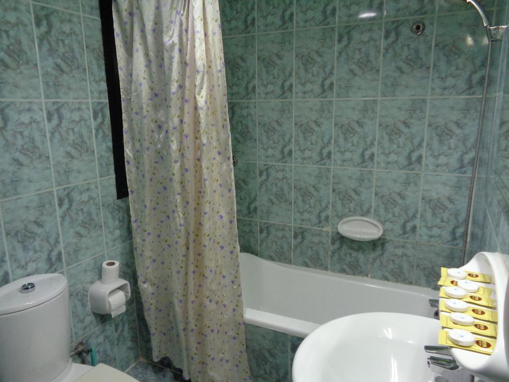 Deira Palace Hotel Dubai Room photo