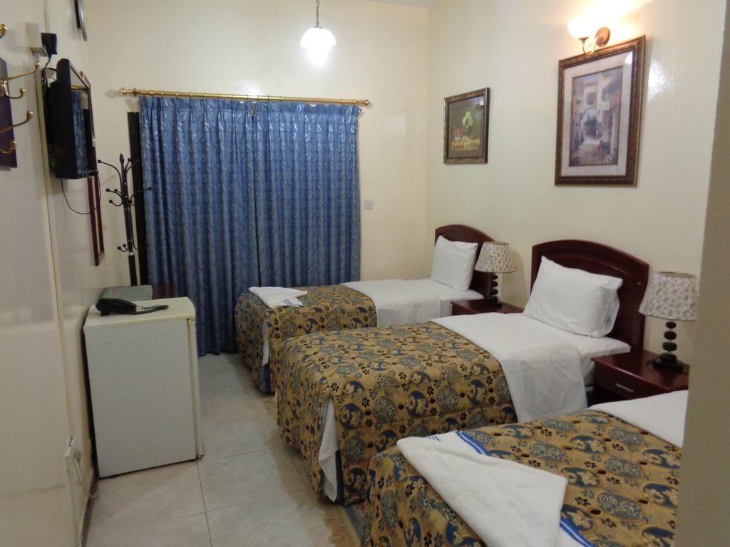 Deira Palace Hotel Dubai Room photo